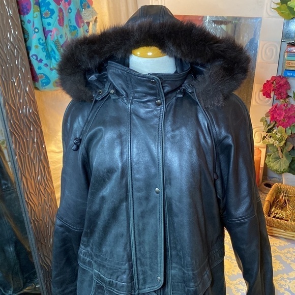 🌷Village du Cuir🌷 Vintage Black Leather Coat With Brown Faux Fur Trim Hood - Picture 3 of 13